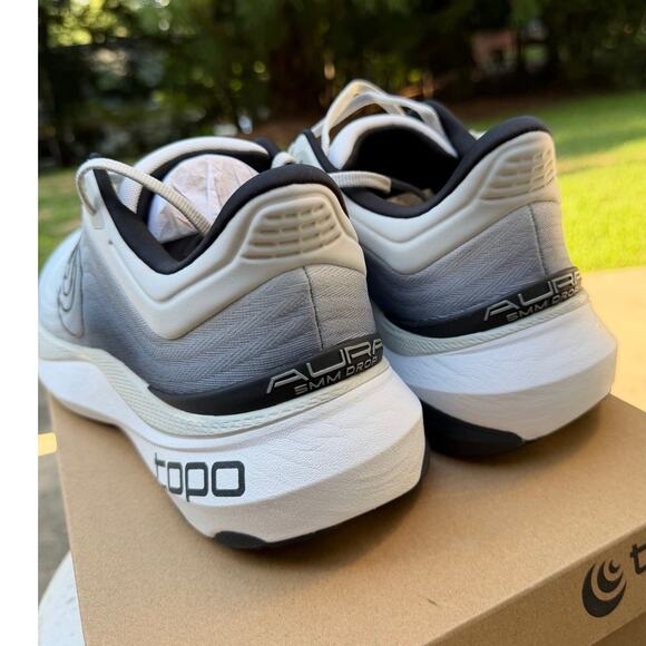 NWT Topo Athletic Aura Running Shoes White Gray Size 9.5 main image 7